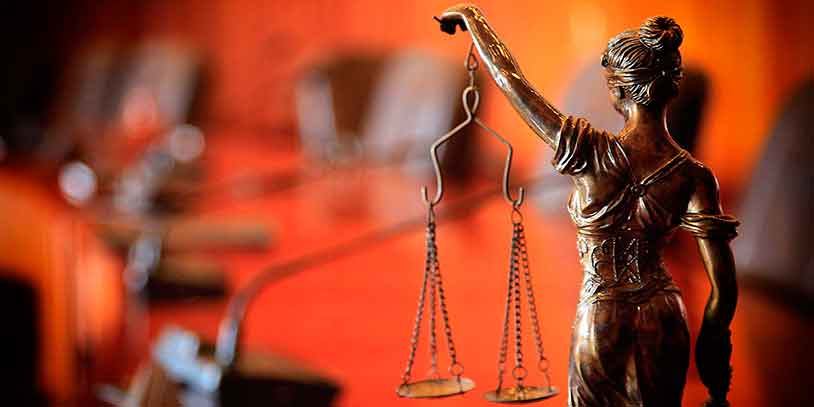 A quien ostenta una posición de garante le incumben especiales deberes de cuidado o vigilancia del bien jurídico, así como una función de protección, conservación, mejoramiento o fomento de ese bien jurídico del cual es garante.
Jason Alexander Andrade.