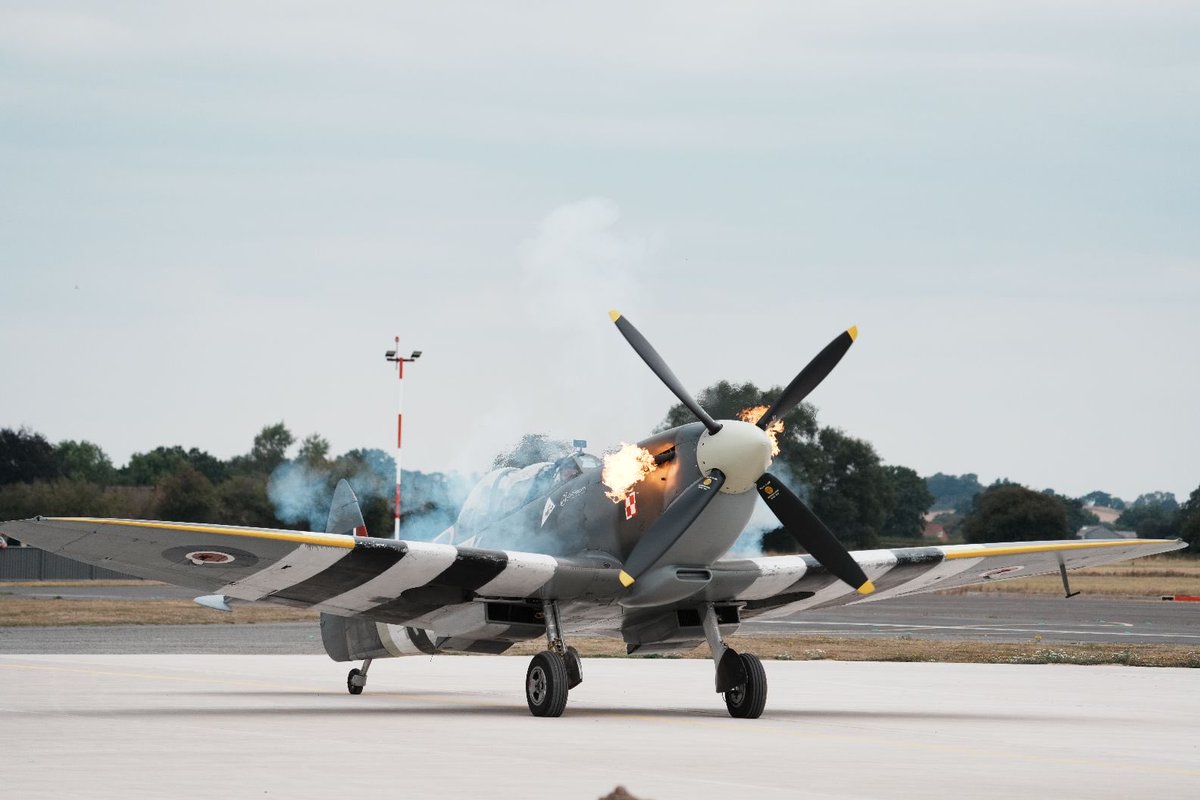 Wolverhampton Halfpenny Green Airport tweet media