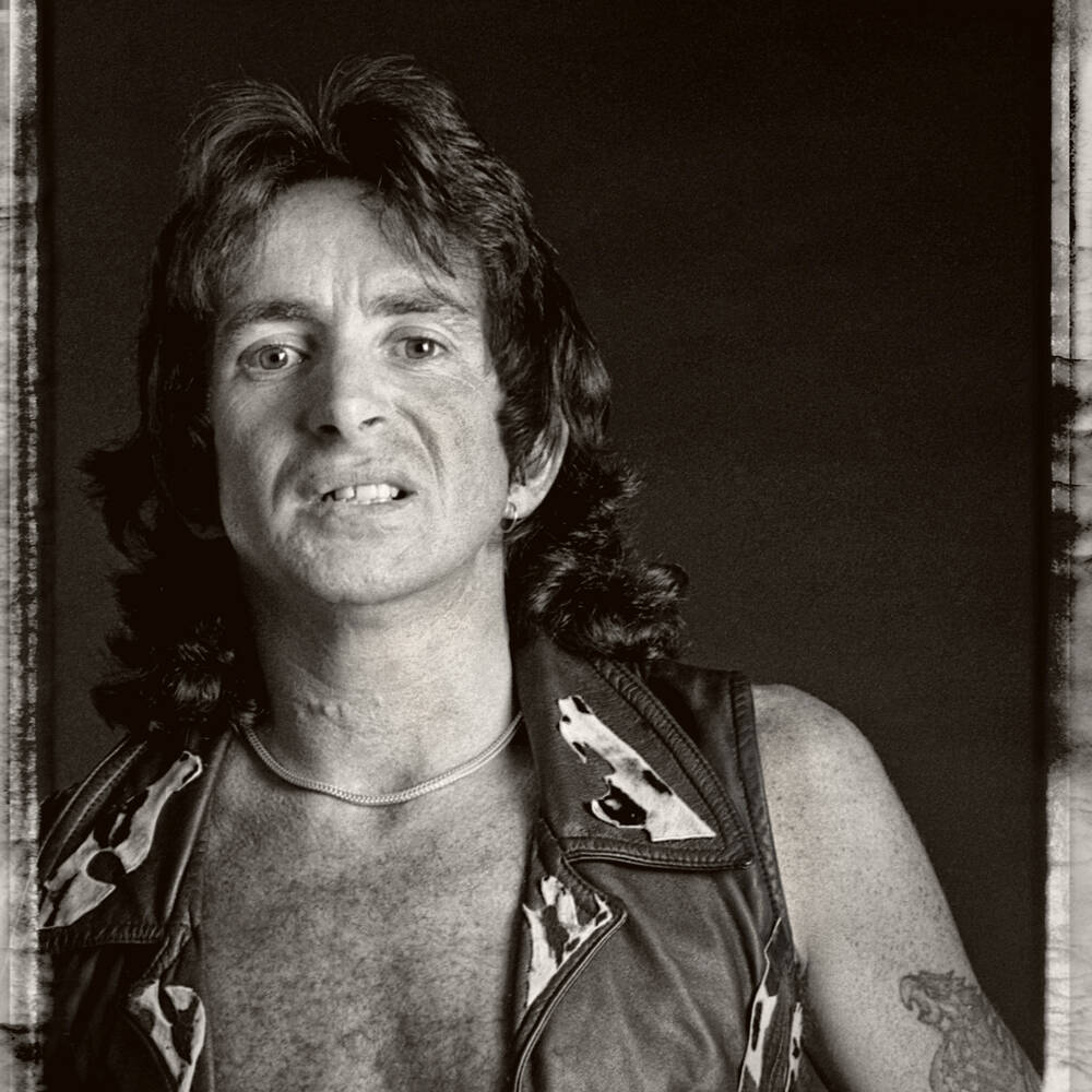 AC/DC lost their legendary frontman Bon Scott today in 1980. He was only 33 when he passed away in London. His unique grit made High Voltage and Highway to Hell irreplaceable.

#ACDC