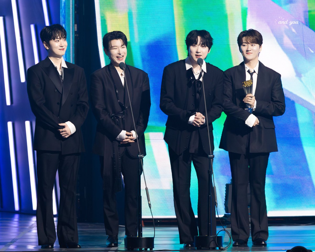 𝒂𝒏𝒅 𝒚𝒐𝒖 tweet media