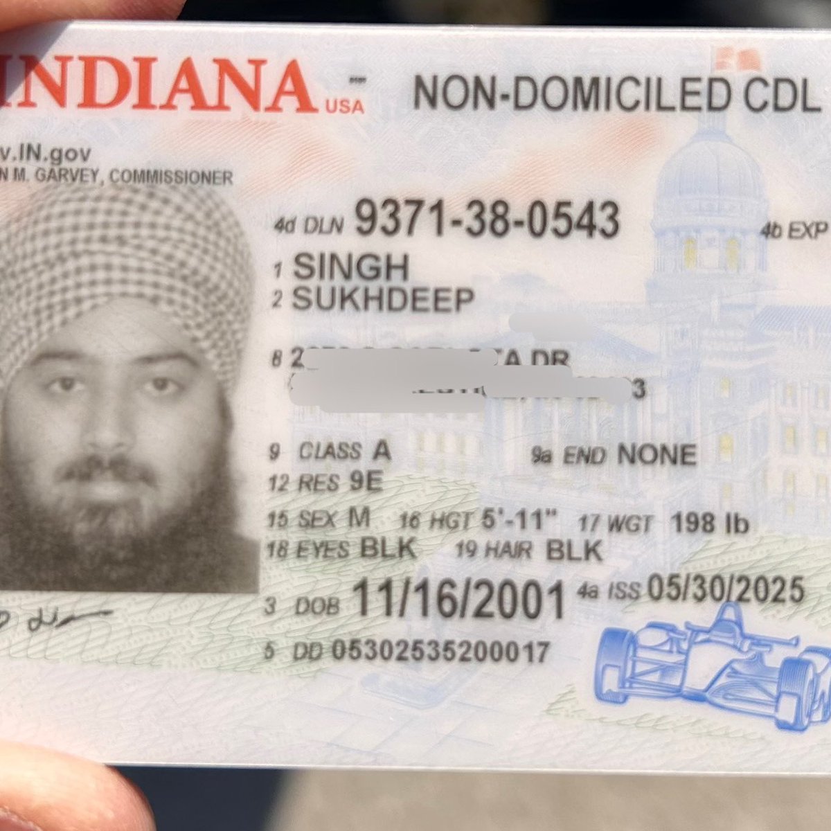 EricLDaugh's tweet image. 🚨 BREAKING: In an infuriating development, Indian illegal alien and semitruck driver Singh Sukhdeep was just arrested for KILLING a driver in an Indiana crash

Sukhdeep reportedly ran a red light, crashing into the driver, per @BillMelugin_ 

Indiana is RED and gave him a CDL.