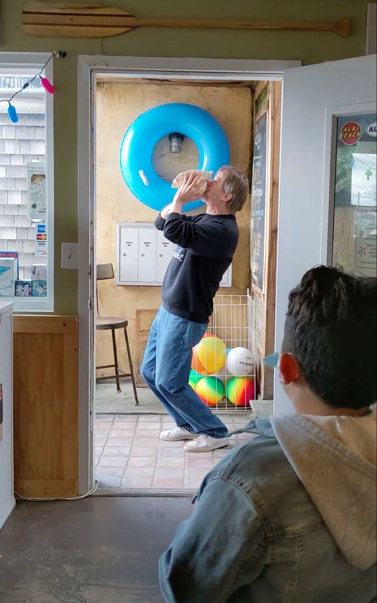 AlkiSurfShop tweet media