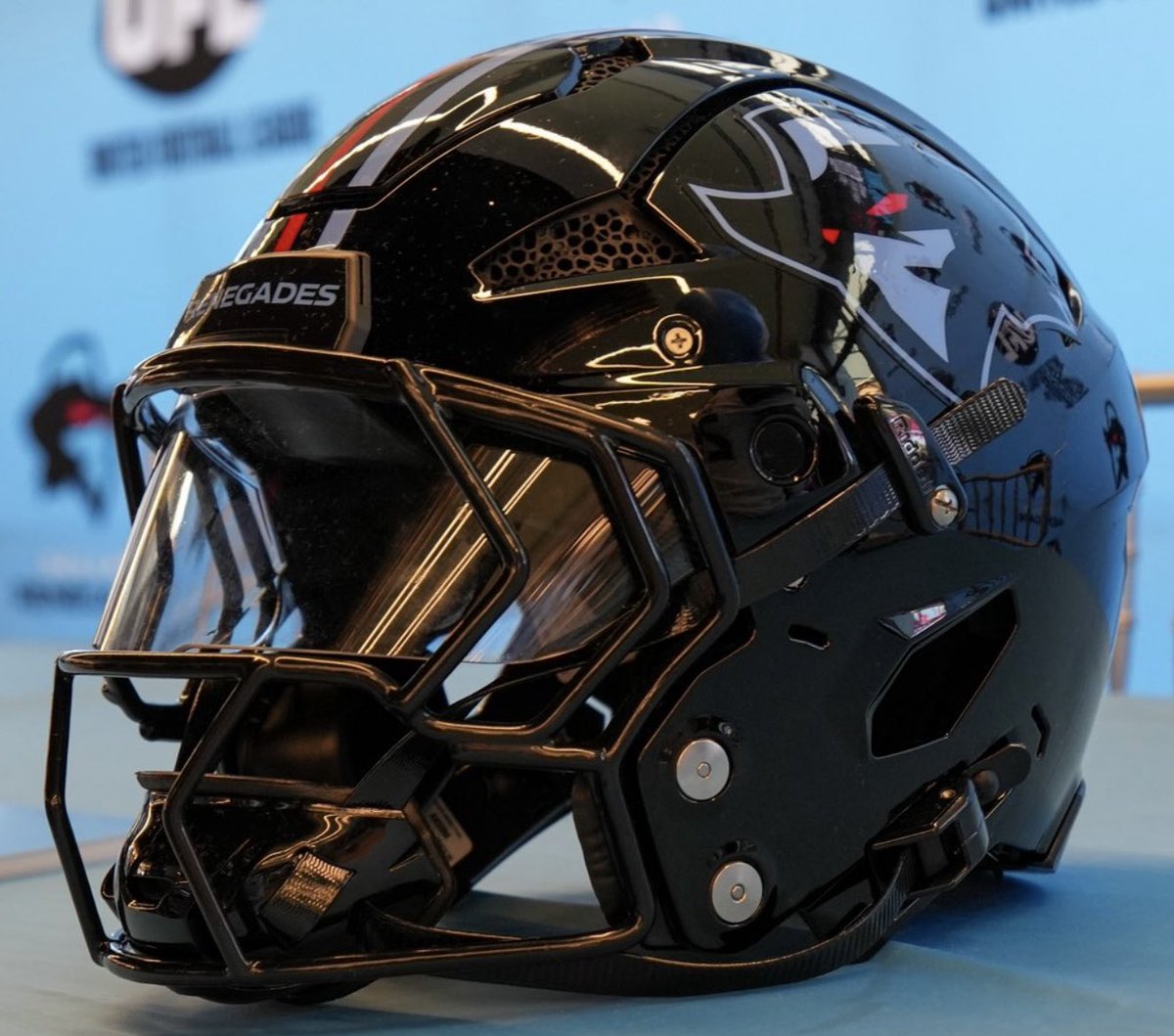 landonfinalboss's tweet photo. @RepoleStable please give us authentic helmets I would buy a Renagades one https://t.co/xcRXJoE6vT