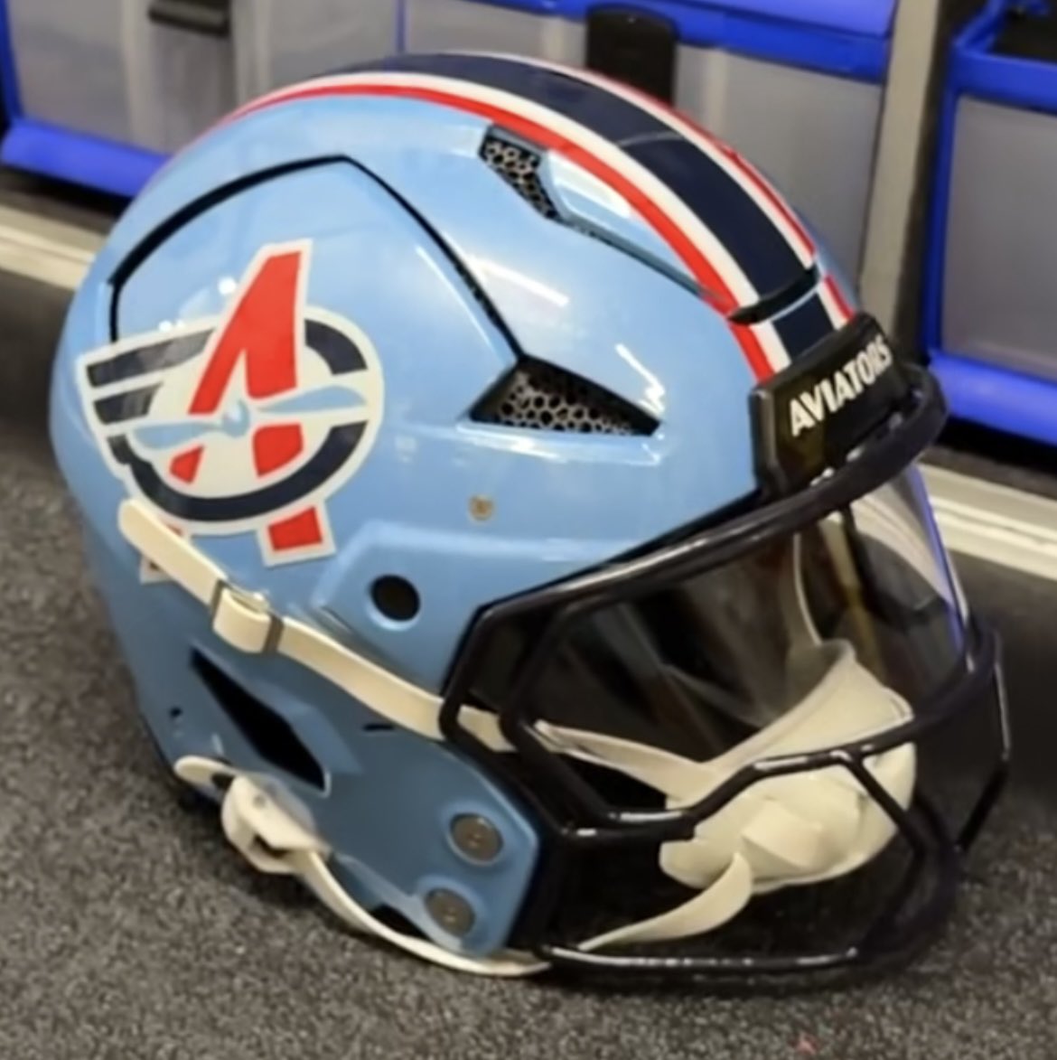 landonfinalboss's tweet photo. @RepoleStable please give us authentic helmets I would buy a Renagades one https://t.co/xcRXJoE6vT