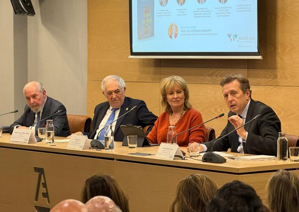 EuroLatamLex's tweet photo. Javier Cremades presentó su libro “Sobre el imperio de la ley” https://t.co/8JJYYEqRhv https://t.co/qh1TXDM6OH