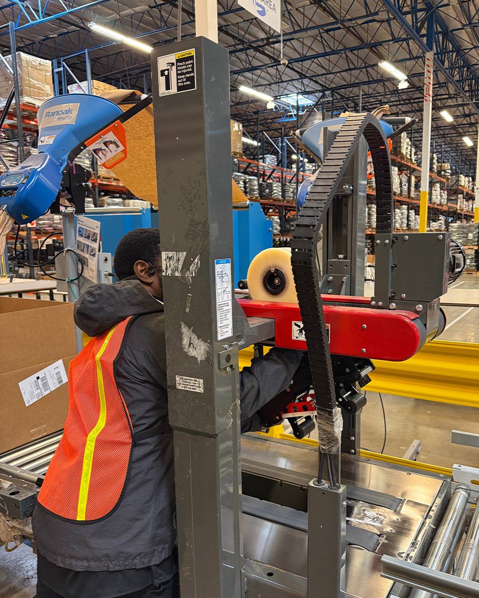 Successful upgrade at GEODIS in Reno. Our NC Tape Heads installed on competitor sealers means stronger, more consistent seals without replacing machines. Universal solution. Reliable performance. Ready to ship.
✨ Want the BestPack seal on your equipment?: hubs.ly/Q043QYB10