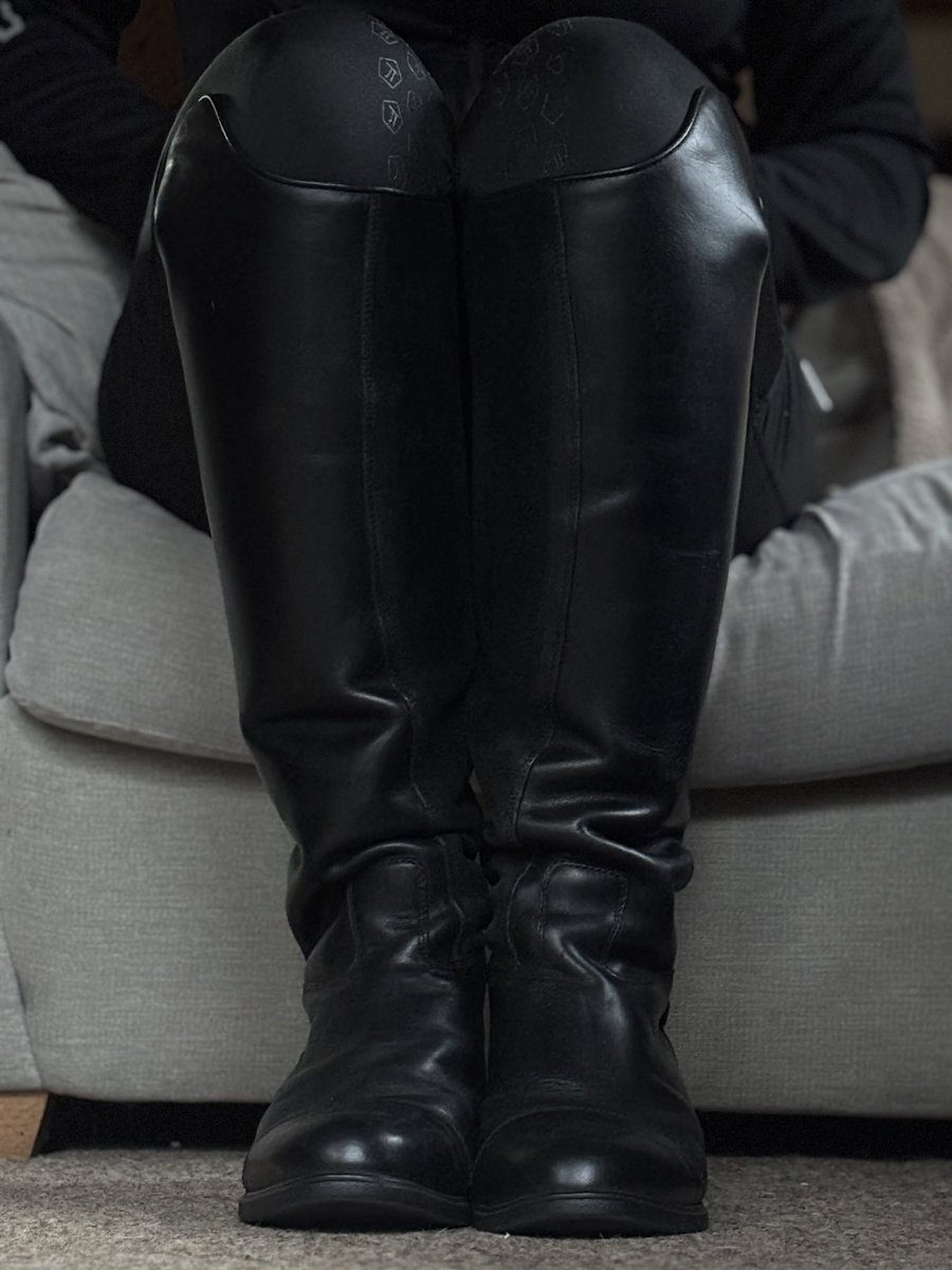 velvet__hooves's tweet image. Front row view 🤍👢 #equestrian #ridingboots