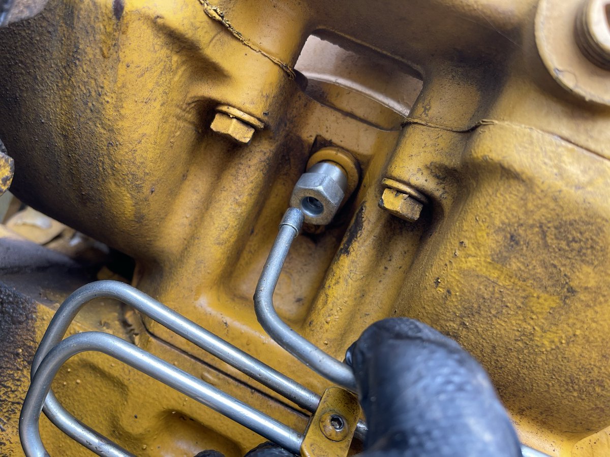 itsMeNoid's tweet photo. Current status! Chinese line blowed out at compression fitting….. you can see the difference in lines. Metal fitting around nut Farrell . China don’t have it. #caterpillar #3406B https://t.co/lsuQXn431x