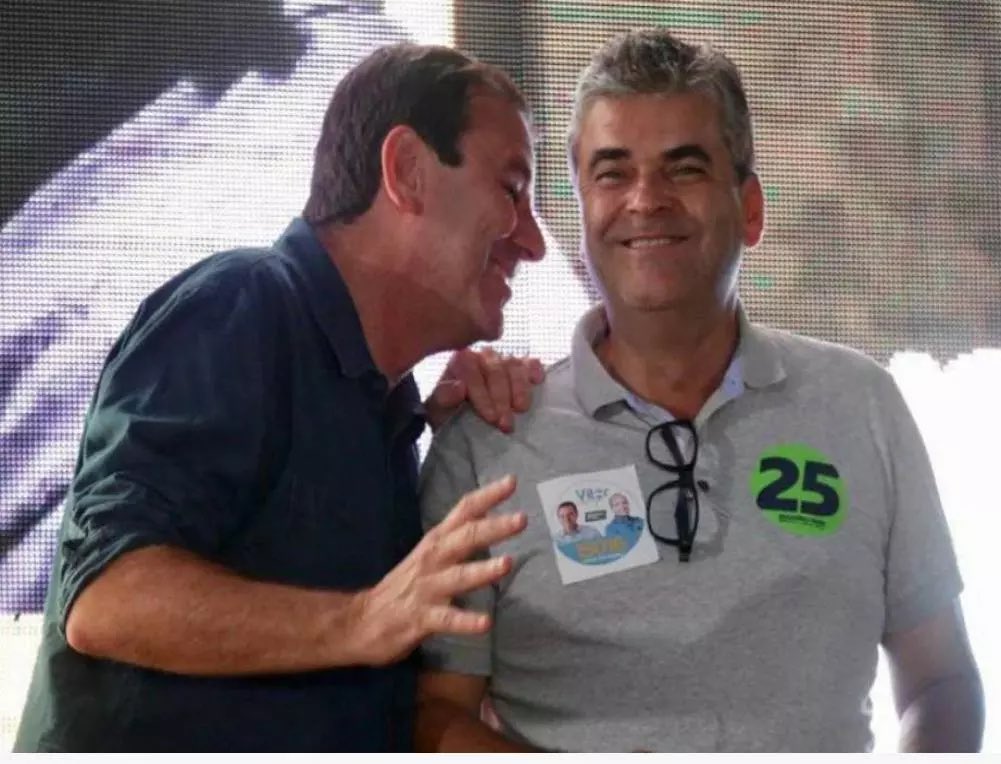 ppinhoofc's tweet photo. O cara apoia Eduardo Paes no Rio e Flávio para o Planalto; é uma demonstração clara de que ele não tem princípios. As raposas velhas sempre veem o seu próprio lado, e não o bem do Brasil! https://t.co/H4t9sV3RwD