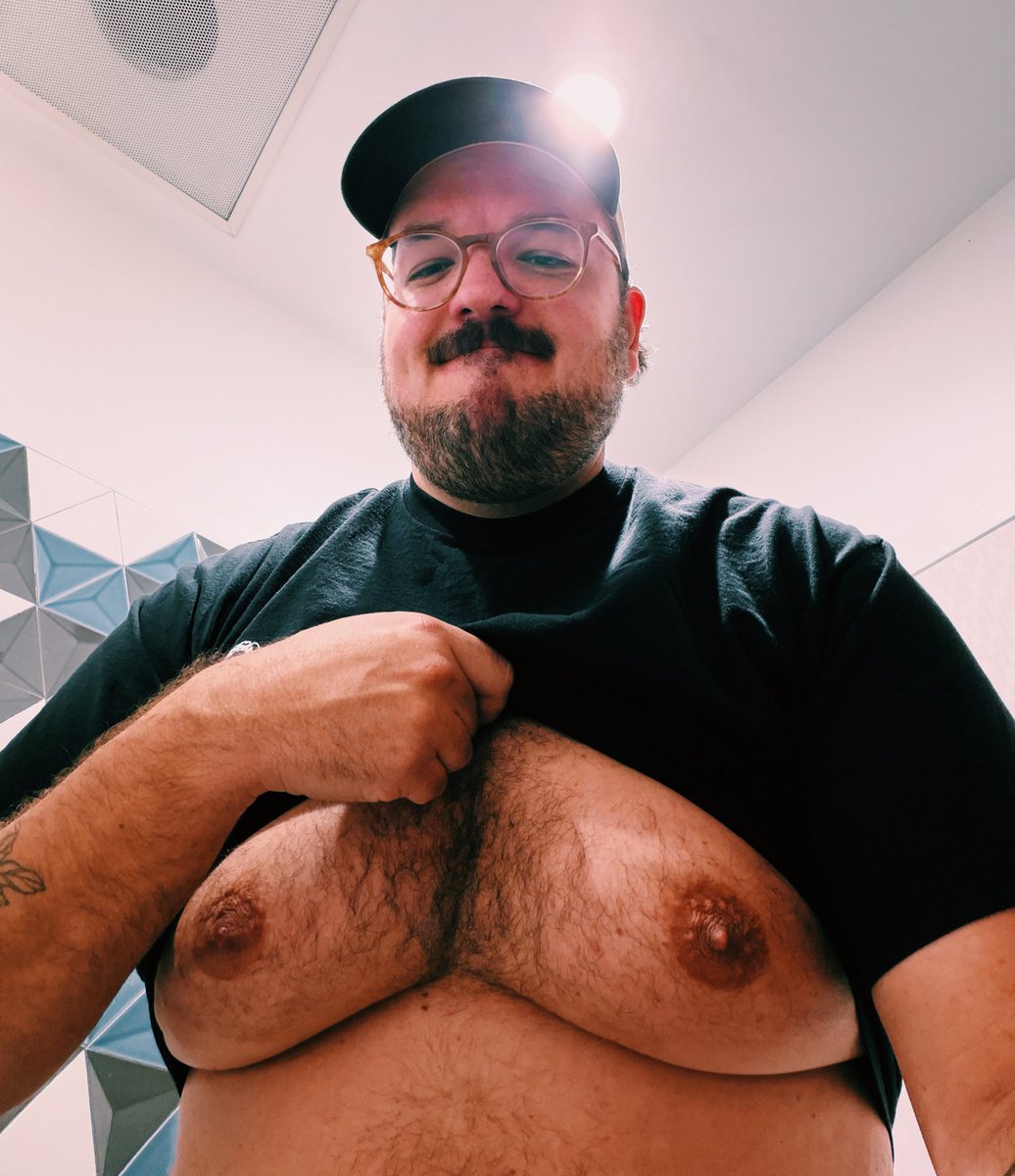 Titter King tweet media