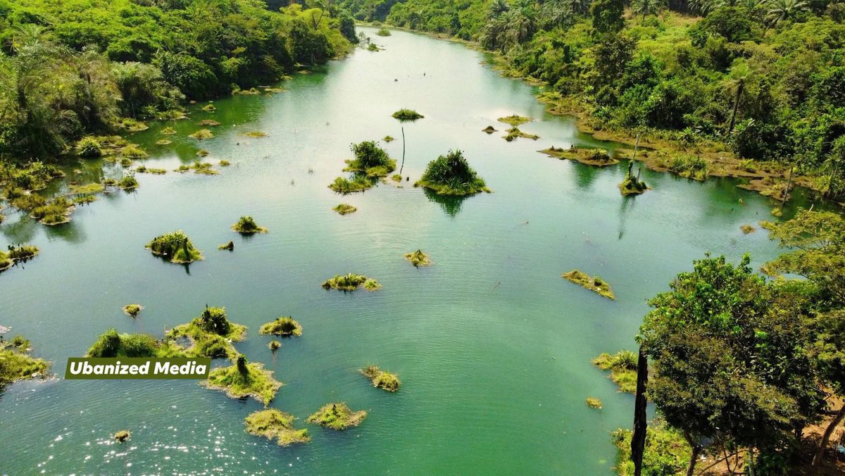 This is Ụbụ River in Amịlịba, Otolo, Nnewi, Anambra State. 

This place has a lot of tourism potential, if only the government would invest in it.
