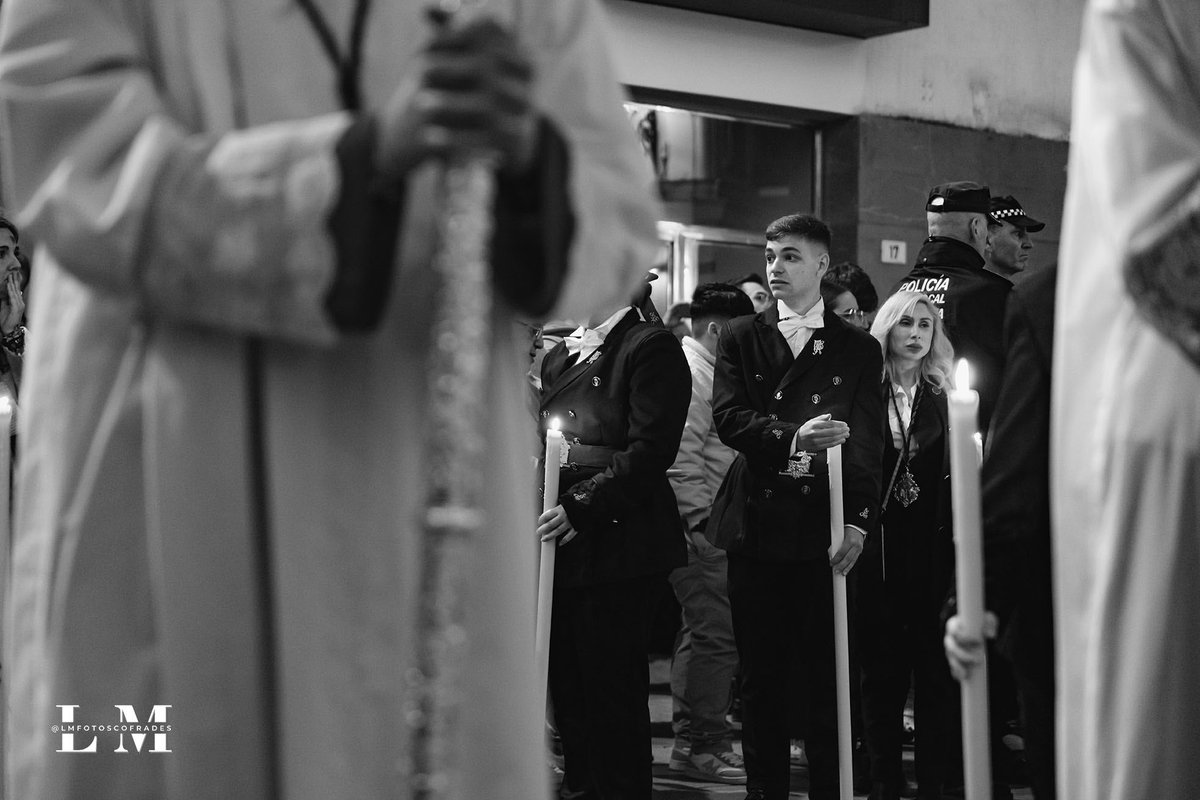 Miradas en el que el mundo, por un instante, se detiene.

📸 <a href="/LMFotosCofrades/">LMFotosCofrades</a> 

#QueSueneSanLorenzo | #CofradíasMLG