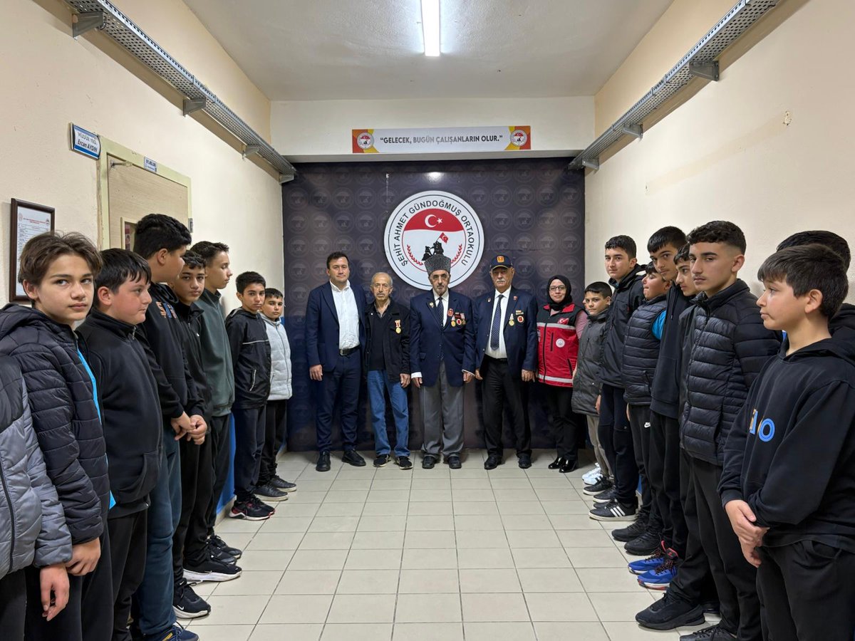 📍Alanya Shm
Vatan ve Kahramanlık Buluşmaları kapsamında Alanya Şehit Ahmet Gündoğmuş Ortaokulu  öğrencileri ile Kahraman Gazilerimizi bir araya getirdik. Gazilerimiz anılarını anlatarak eğitim çağındaki çocuklarımızla Vatan Sevgisi üzerine söyleşide bulundular. <a href="/tcailesosyal/">T.C. Aile ve Sosyal Hizmetler Bakanlığı</a>