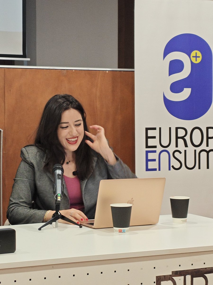 🇪🇺 <a href="/LauraFerreSJ/">Laura Ferre Sanjuan</a> expone que hay esperanza a través de las movilizaciones sociales y la justicia #DesordenMundial
