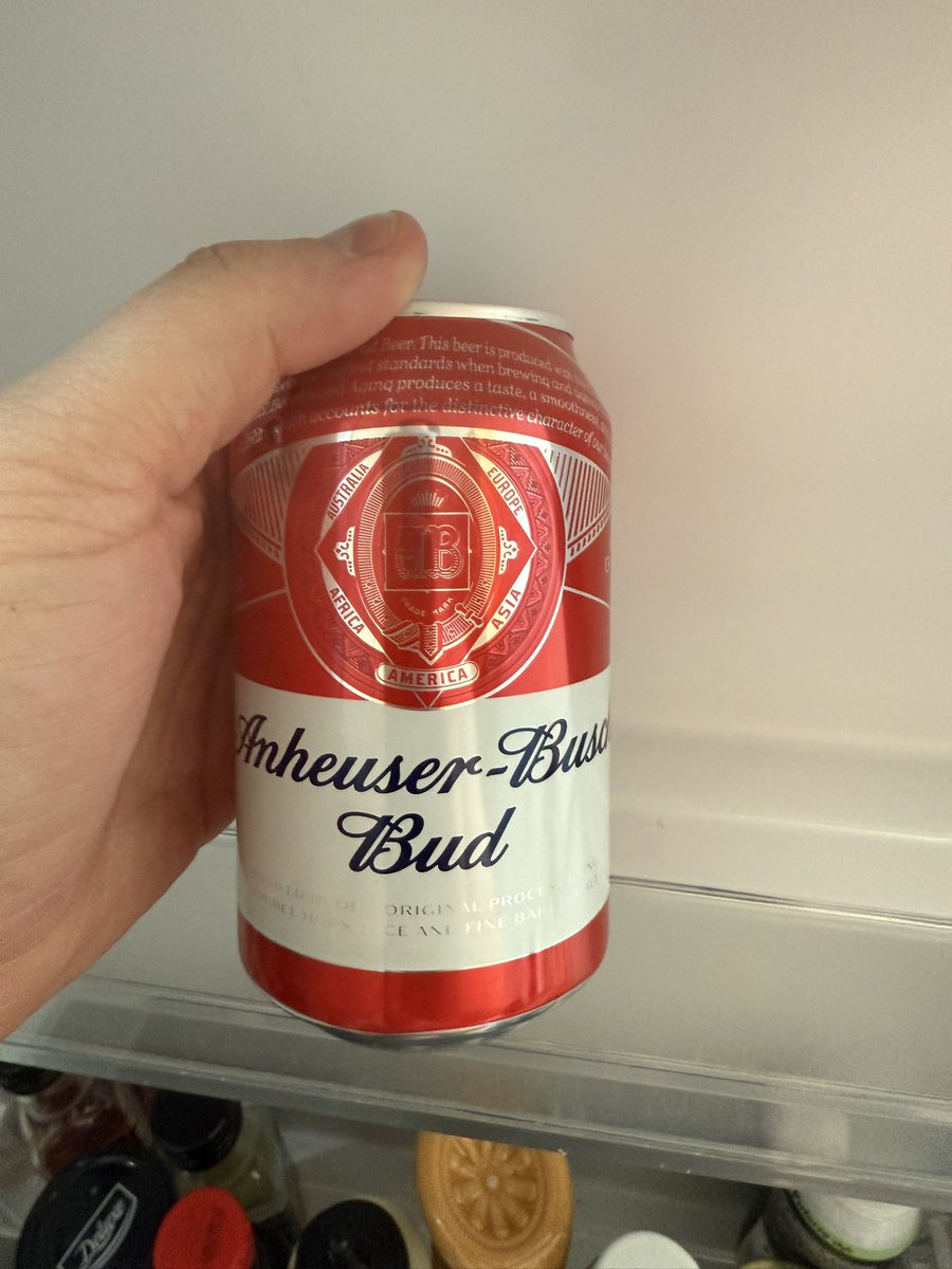 Вот это нифига себе, в Германии внезапно появилось пиво моей юности! В своё время, в России производился по лицензии американский Bud. Как помню, эта марка пива не могла долгое время выйти на европейский рынок из-за юридического спора с Budweiser Budwar. Похоже, таки уладили!