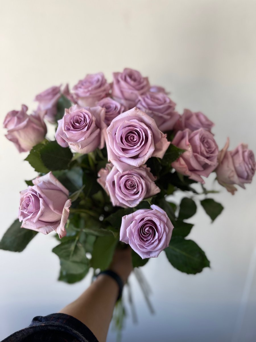 Lavender roses = gentle, elegant, and so timeless 📷
They feel like a love note in flower form.
#lavenderroses #roselove #floristlife