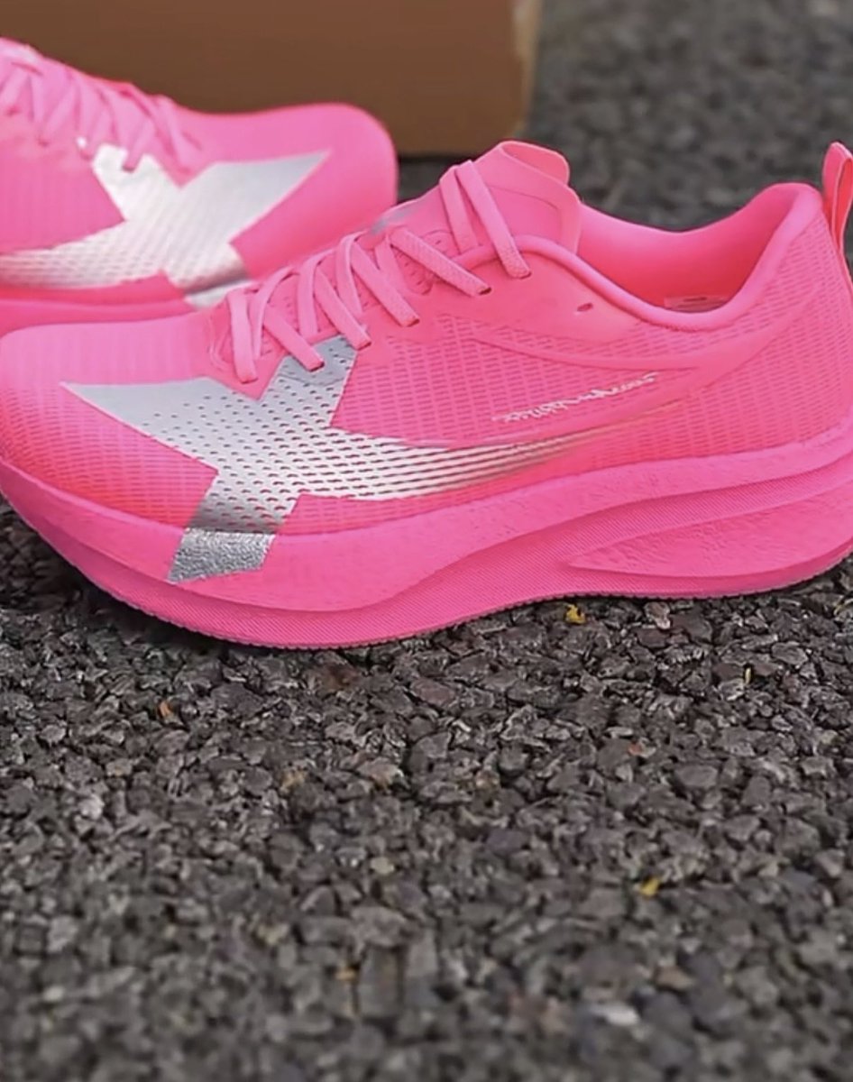 gracebee427's tweet image. （Women）Xtep 2000km 5.0 Pro Running Shoes - Digital Pink
❤️❤️We sell worldwide with free shipping：antosports.com/collections/xt…
.
.
.
#xtep 
#xtep2000km 
#xtep2000km5pro 
#xteprunningshoes