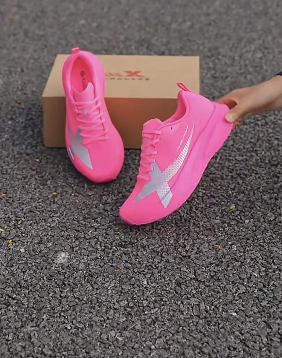 gracebee427's tweet image. （Women）Xtep 2000km 5.0 Pro Running Shoes - Digital Pink
❤️❤️We sell worldwide with free shipping：antosports.com/collections/xt…
.
.
.
#xtep 
#xtep2000km 
#xtep2000km5pro 
#xteprunningshoes