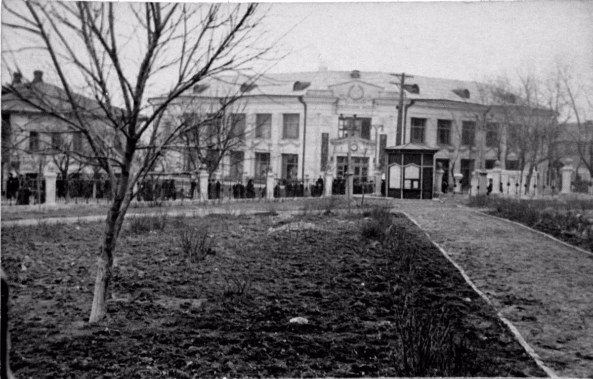#Лисичанськ #ретро Відкриття універмагу, 1954р