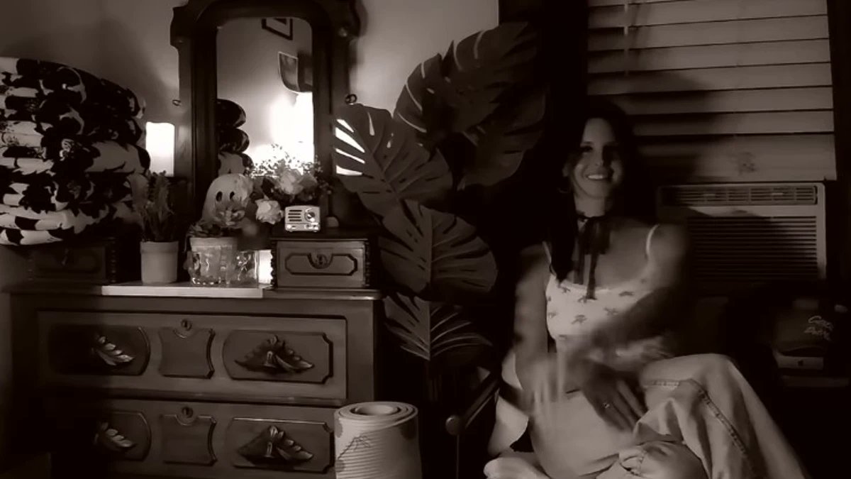 Que ganotas de armar un buen aquelarre y que el soundtrack sea Lana Del Rey.

🙌🏻