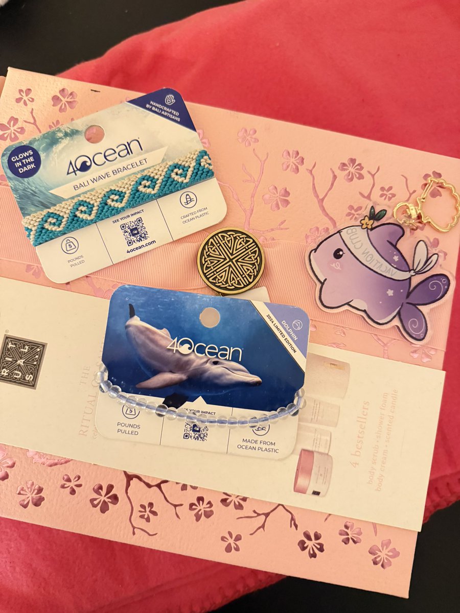 Baaaaaaald omg ich bin so happy , bald haben wir auch auf Twitch die 1000 Follower  , hier könnt ihr schon einen großen Teil der Verlosung sehen 💖🌊 es wird noch ein Männer duft dazu kommen 🩷🩷🩷 
Und ich werde das aller erste mal Minecraft spielen ✨✨✨✨

#GERVtuber