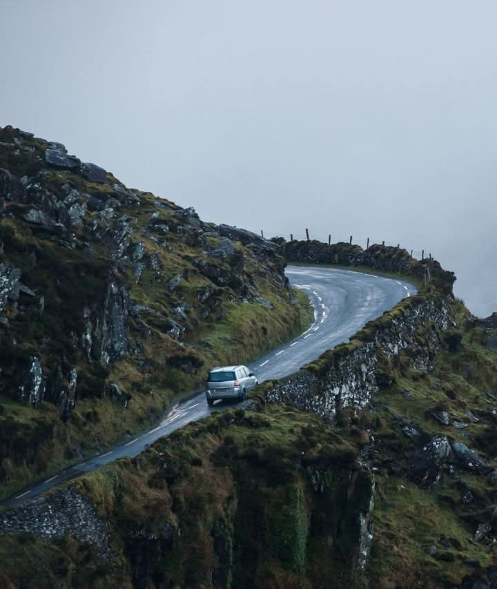 ThisIsIreland3's tweet photo. ๐Here's a glimpse of the very bendy Conor Pass in Kerry - one of the more unique roads on the Wild Atlantic Way ๐ถ๐
#Kerry #Ireland #Wildatlanticway #ConorPass #Irishroads https://t.co/YeWHkGbD4J