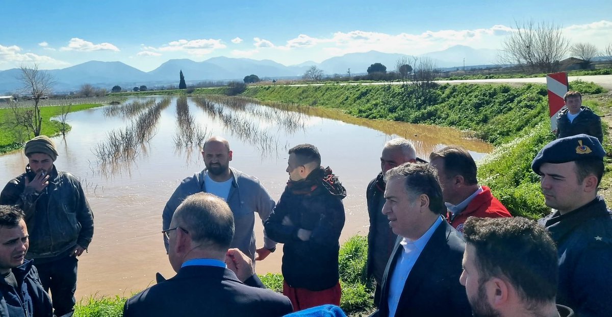 İlçemizde etkili olan sağanak yağışlar sonucunda meydana gelen afet nedeniyle zarar gören besicilerimiz ve üreticilerimiz, Kaymakamımız  Selami KAPANKAYA tarafından ziyaret edildi.

<a href="/TC_icisleri/">T.C. İçişleri Bakanlığı</a> <a href="/TCTarim/">T.C. Tarım ve Orman Bakanlığı</a> <a href="/ManisaValiligi/">Manisa Valiliği</a>  <a href="/KapankayaSelami/">SelamiKapankaya</a> <a href="/TarimManisa/">Manisa İl Tarım ve Orman Müdürlüğü</a> 

turgutlu.gov.tr/saganak-yagisl…
