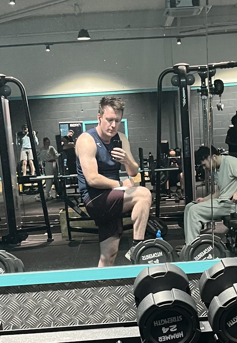 laurence tweet media