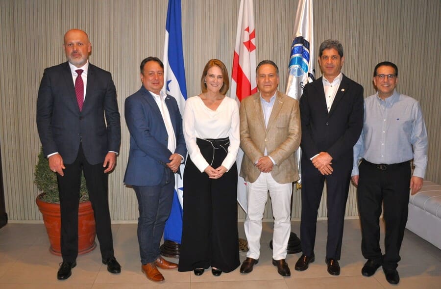enter504's tweet photo. #CoberturaSocial FOTOS: Honduras y Georgia refuerzan cooperación bilateral en reunión de la ACCS en San Pedro Sula 🇭🇳🤝🇬🇪

Agenda clave: comercio, inversión y fortalecimiento de relaciones diplomáticas iniciadas en 2011 🌍✨
👉 https://t.co/02SB2UutP3
#ACCS #Honduras #Georgia #Diplomacia #ComercioExterior #Inversión #Sociales #Enter504HN