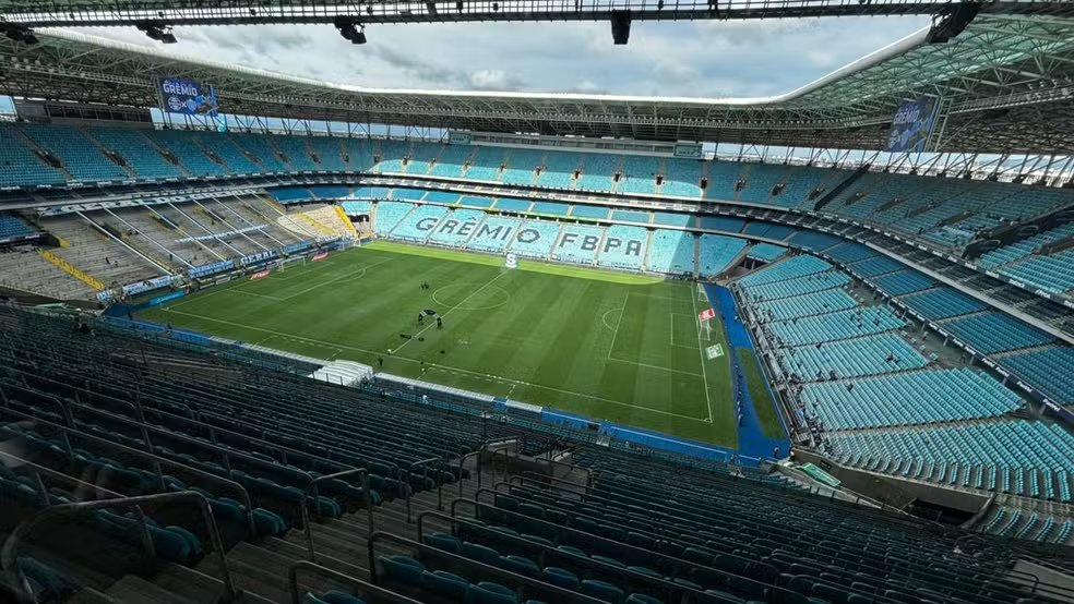 Arquibancada da Arena do Grêmio será pintada com cores do clube; saiba detalhes glo.bo/4arMu2O