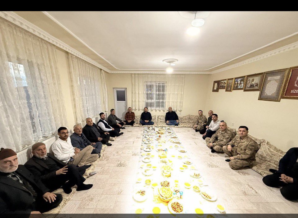 📍Ramazan’ın İlk İftarını Kaymakamımız Sn Fatih Özcan ve ilçe protokolü ile birlikte şehit aileleri ve vatandaşlarımızla  ile birlikte  Gazi Şehit Aileleri Yardımlaşma ve Dayanışma Derneği Başkanı Sn Cemal Sarıyer'in evine konuk olduk <a href="/abuyukgumus/">Ahmet Büyükgümüş</a> <a href="/mervangul56/">Mervan Gül</a> <a href="/AvCanerOzturan/">Av. Bahri Caner ÖZTURAN</a>