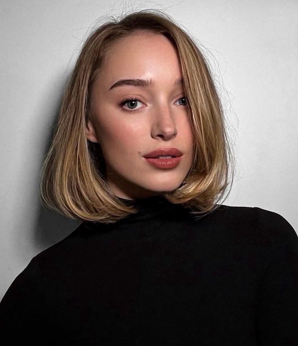 _filmcrave's tweet photo. Phoebe Dynevor is set to star in an adaptation of the romantic comedy ‘BEACH READ’. 📷

It follows a grieving romance novelist with writer’s block who reconnects with a former rival during a genre-swapping summer writing challenge at a beach house.

🔗 https://t.co/gS1W5oAZsq https://t.co/5hrzfMweTu