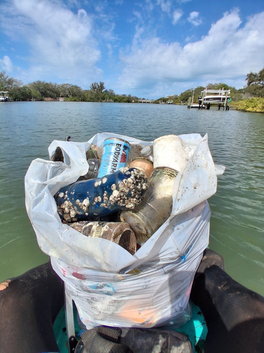 TommyPicsUpTrash tweet media