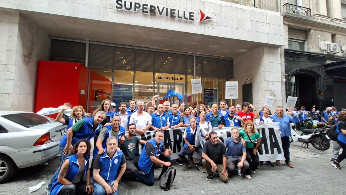 Orgulloso de mis compañeros y compañeras de la Gremial Interna, de nuestra seccional Buenos Aires, de nuestro Sindicato y de los miles de trabajadores y trabajadoras que hoy pararon en Supervielle.
Gracias por la convicción, la unidad y el compromiso.

No a la reforma laboral.