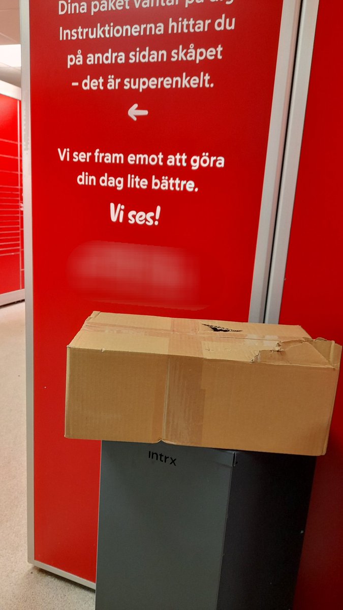 SwedishGamester's tweet image. After my #workout I walked to the #GroceryStore to buy some #stuff and pick up a #package, chugged a bottle of #ProteinDrink on my #WalkHome, and also took the time to stop at the #marina to watch the #CrescentMoon, and a #FreightShip. Now I'm gonna #HitTheShower and #TakeItEasy!