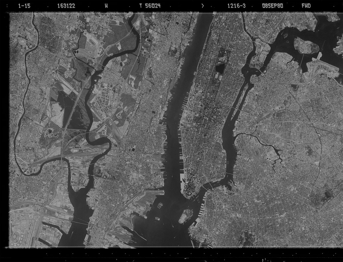 youwillmakemaps's tweet image. September 8, 1980 image of NYC shot by a National Reconnaissance Office KH-9 satellite, declassified in 2011