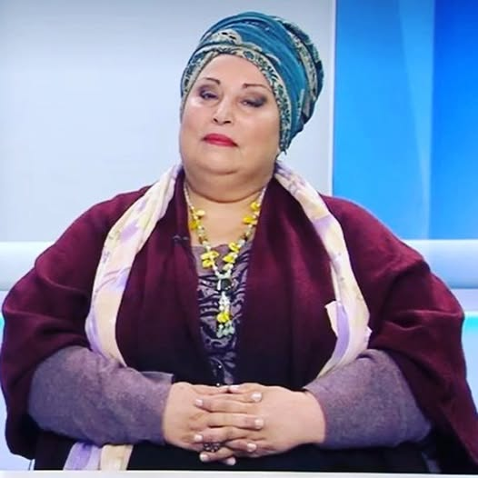 ParkerFatima's tweet photo. "When I first saw fat women on a French video, getting their hair and make up done and were happy , I cried...
We are so used to being told that we are ugly and undeserving, that they killed all the joy and happiness, and any feeling of femininity in most of us fat women. https://t.co/5FjMYc1RRx