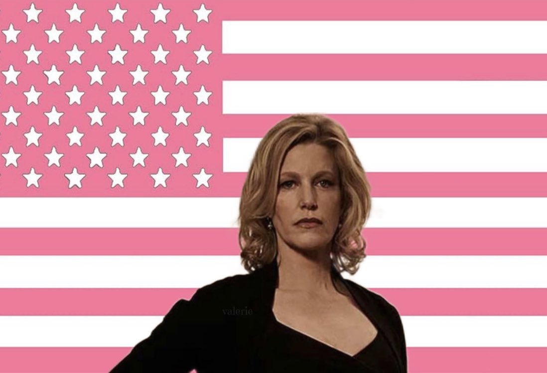 will everybody please rise for our flag