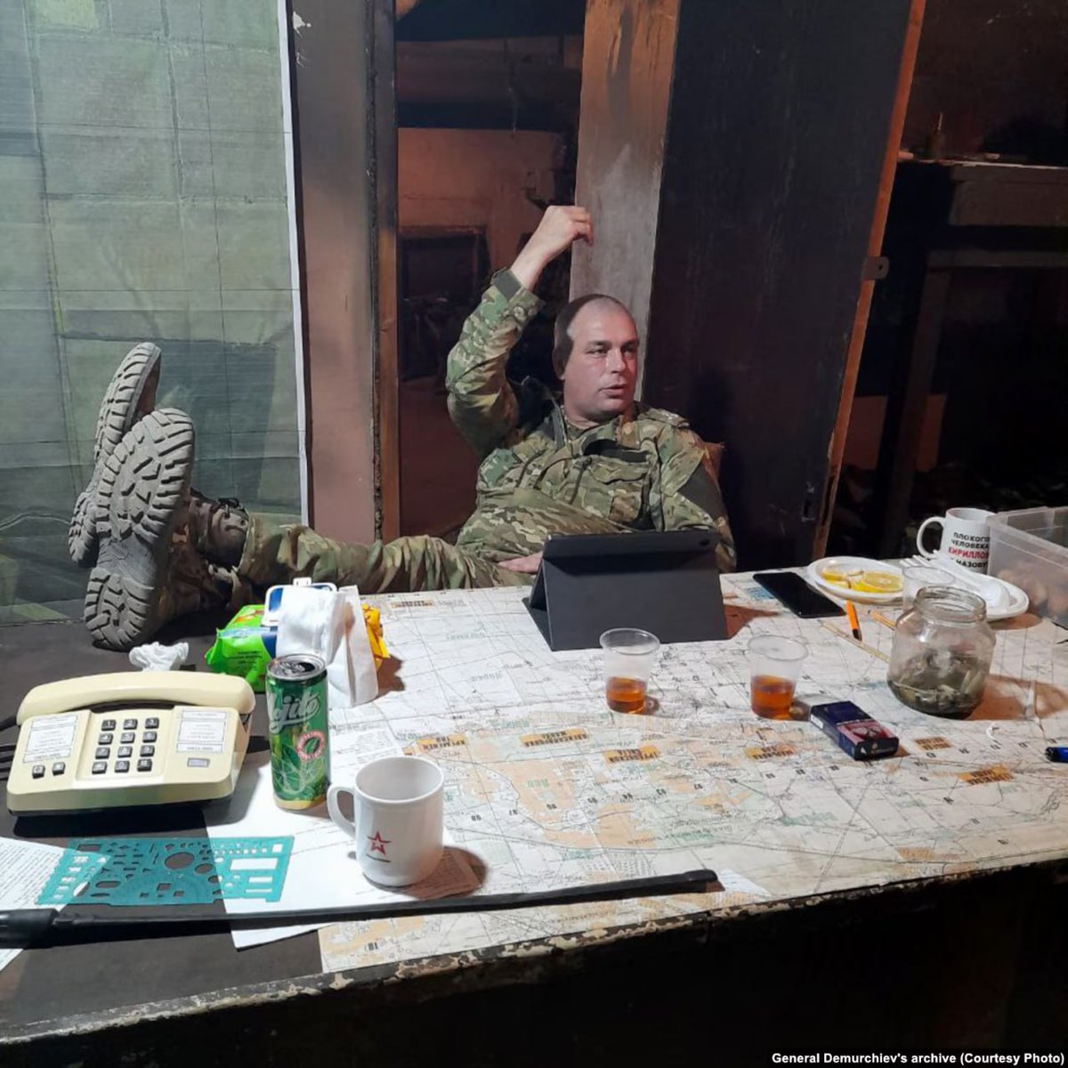 echofm_online's tweet image. Российский генерал Роман Демурчиев в переписке с родными и сослуживцами бравировал пытками и казнями украинских военнопленных — «Система» и «Схемы»

Журналисты обнаружили упоминания и кадры истязаний и убийств в сообщениях, отправленных и полученных генералом Романом Демурчиевым