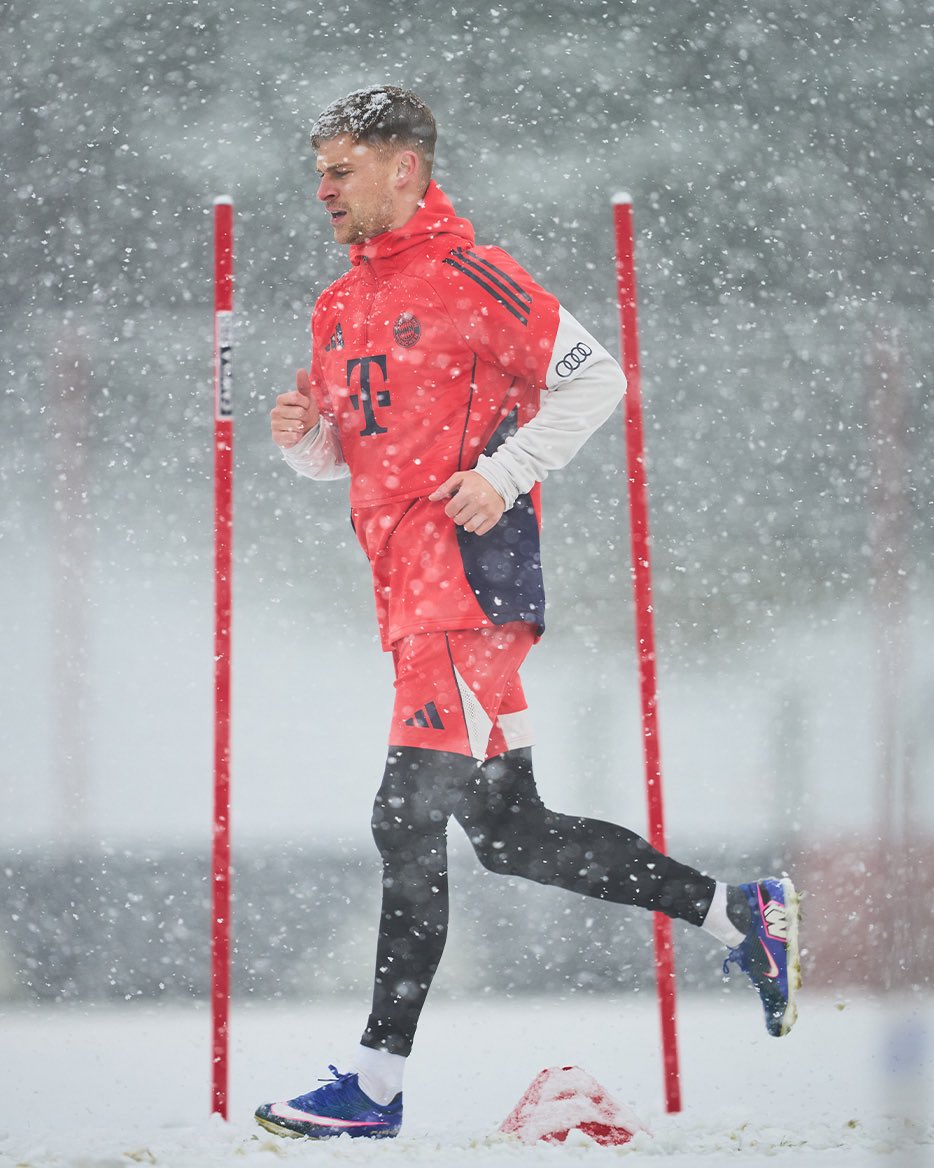 MediaBayernFR's tweet photo. Les joueurs à l’entraînement aujourd’hui https://t.co/xHNIPVWJbl