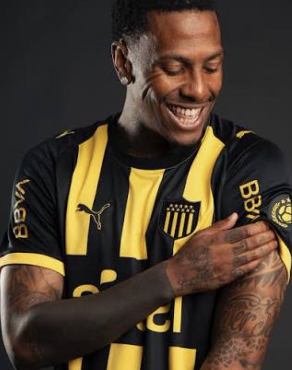 Pasaron dos meses y se sigue hablando de Silvera. A ver… los jugadores juegan donde quieren jugar , el q no quiera estar …gracias x todo y vaya tranquilo . El 9 de Peñarol tiene q hacer + goles, prefiero a Arezo o Abel 50 mil veces. #VivasiemprePeñarol <a href="/OficialCAP/">PEÑAROL</a>