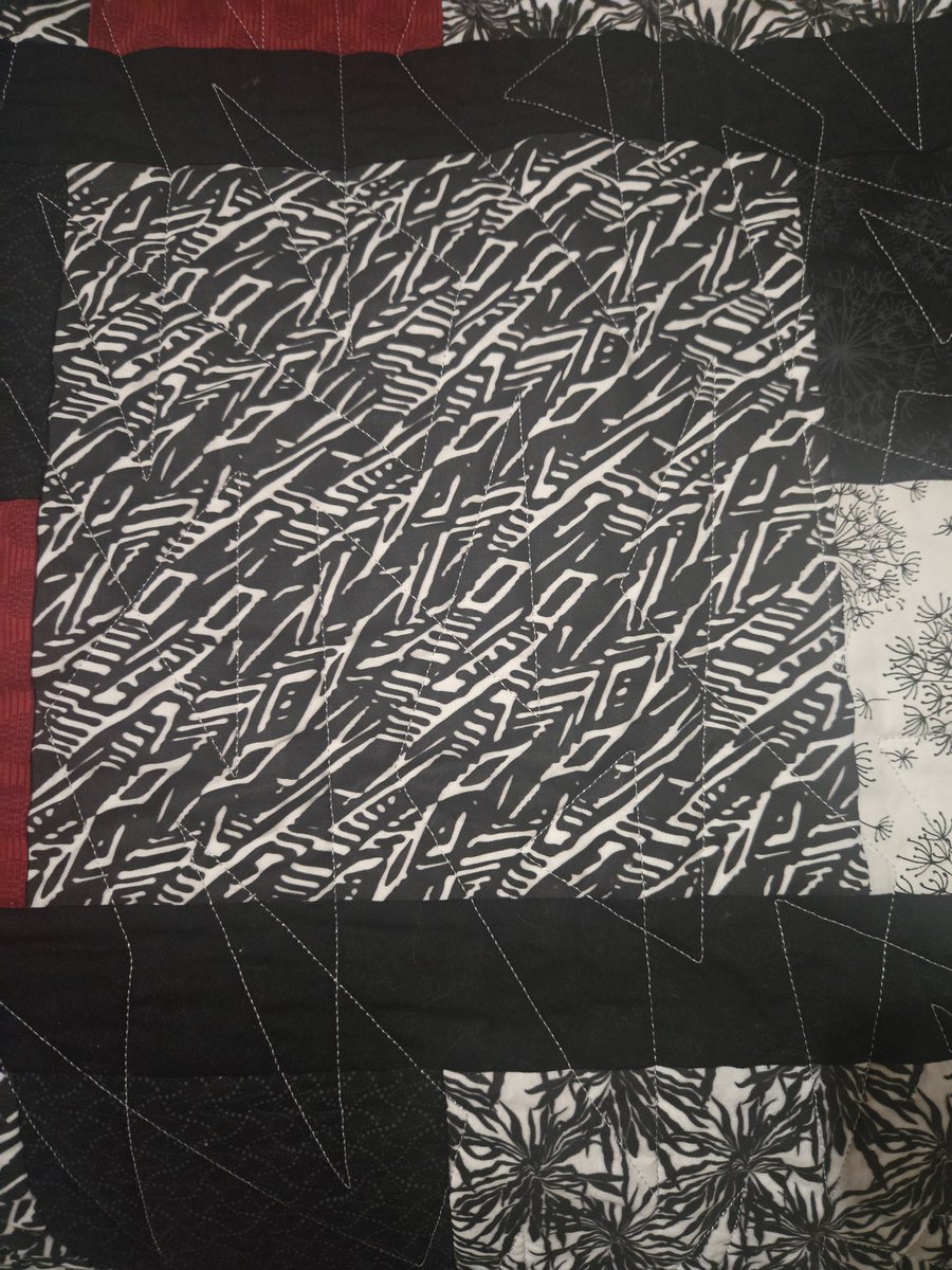 NebraskaClique's tweet photo. My aunt found this fabric a few years ago and said it reminded her of  @twentyonepilots so she had to make me quilt. 😭😭 https://t.co/n0SmkUql7r