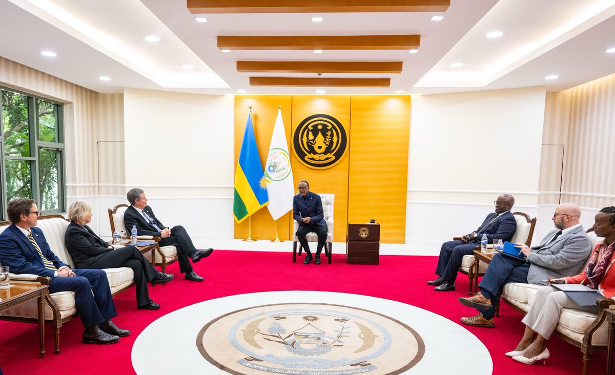 UrugwiroVillage's tweet image. This afternoon at Urugwiro Village, President Kagame received U.S. Senator Steve Daines of Montana. They discussed ways to strengthen Rwanda - U.S. cooperation, regional stability, and opportunities for expanding economic ties.