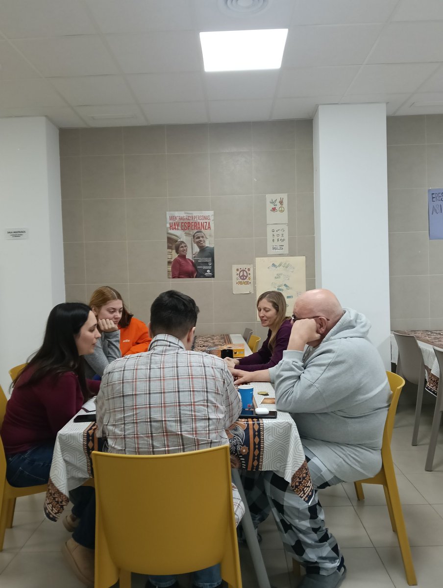 Hoy en el #CentroSanEsteban hemos jugado al Dixit. Hemos tenido un momento de risas. Ha sido muy divertido. 
<a href="/ValenciaCaritas/">Valencia Cáritas</a>