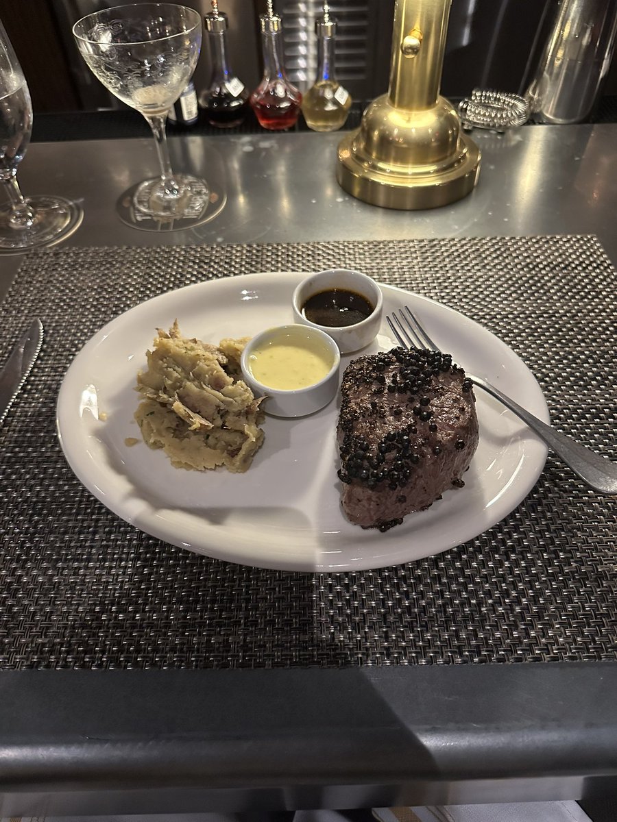 𝐜𝐣 tweet media