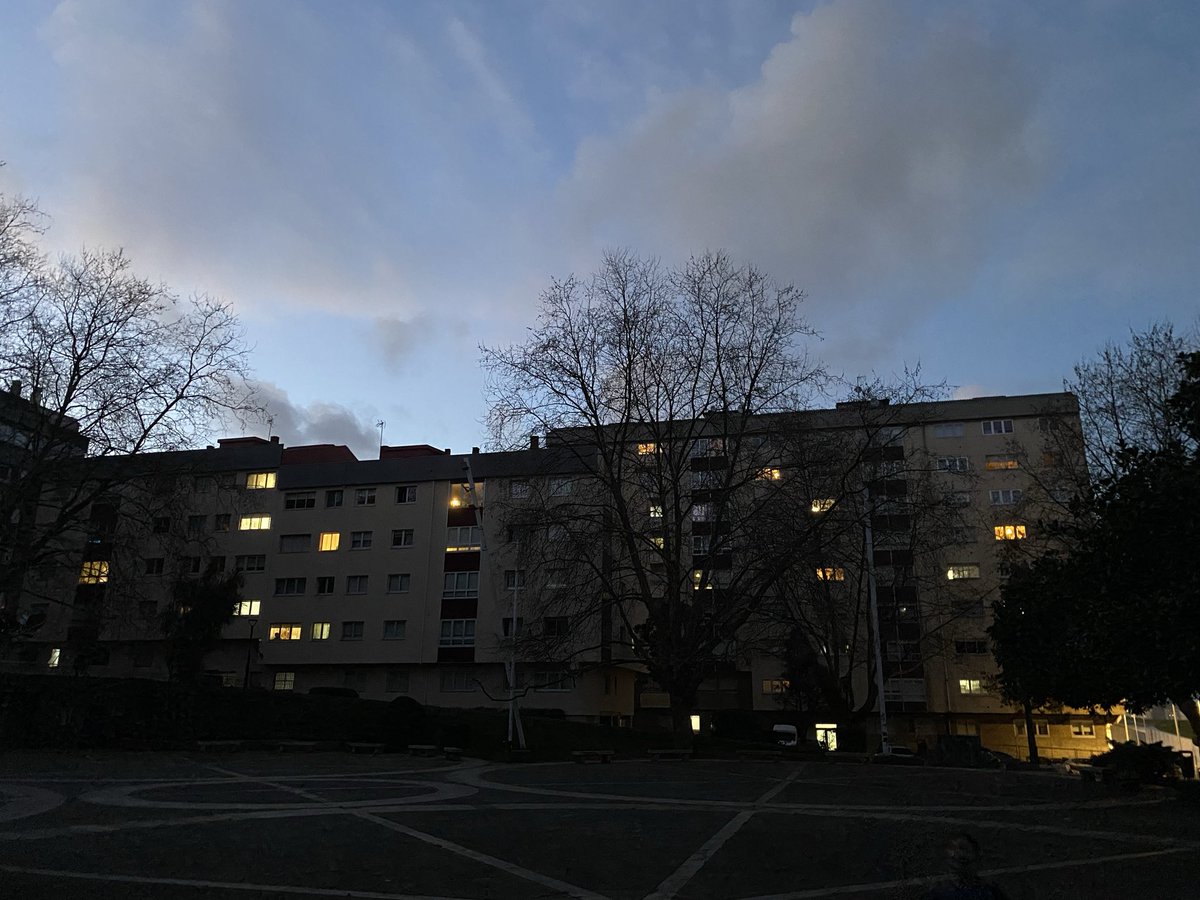 dagrazo's tweet photo. Sin luz en la Plaza de Madariaga @ConcelloCoruna @silcerino https://t.co/hw5GQsJZil