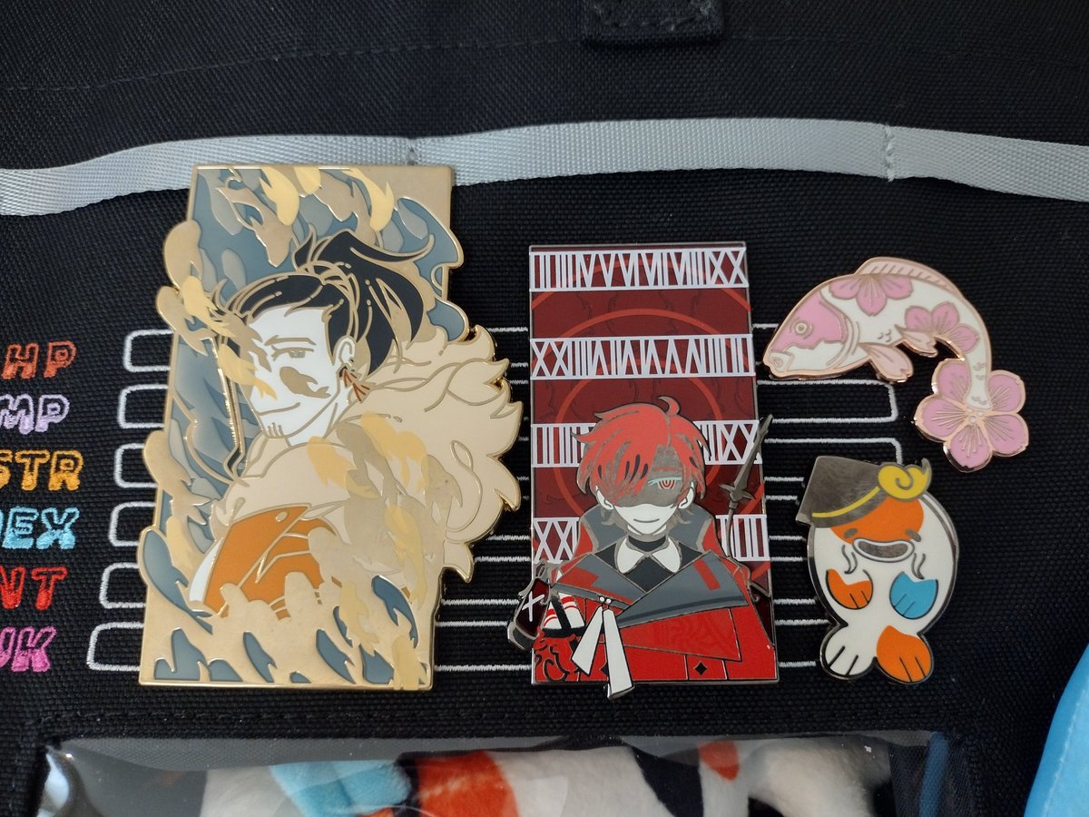 metallic pins looking really good on the black canvas! now, to figure out what to put in the inventory slots... 🤔
(also, i realize what the slight misprint was about way back when, hehe 😙)
#joysuiji