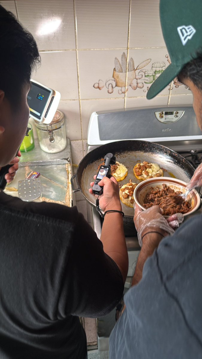 Brescianilucho's tweet photo. Hoy vine a conocer la historia de estos taquitos virales de X, la plena que los rumores han sido ciertos 👏 
“La Birrieria de los ñaños” taquitos de birria bien puestos en Gye. 
Vaya y confirme https://t.co/GhVmclbDSD