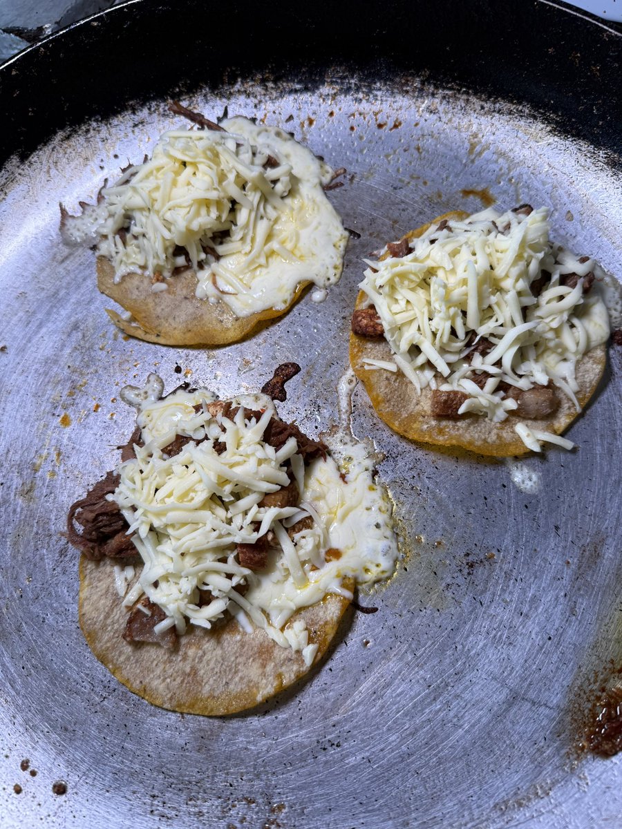 Brescianilucho's tweet photo. Hoy vine a conocer la historia de estos taquitos virales de X, la plena que los rumores han sido ciertos 👏 
“La Birrieria de los ñaños” taquitos de birria bien puestos en Gye. 
Vaya y confirme https://t.co/GhVmclbDSD