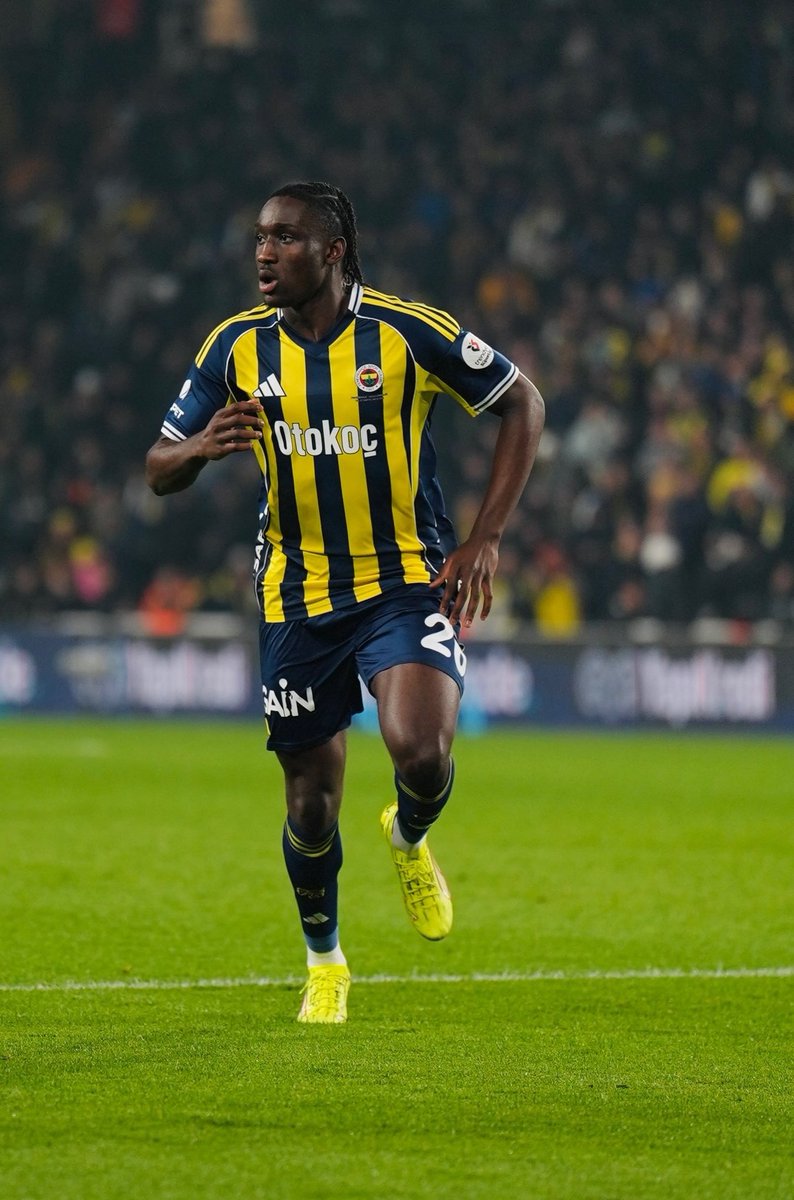 Galatasaray  tarihinin en büyük transfer fiyaskosu Dominic İorfa ile fenerbahçe'nin santrafor transferi Sidiki Sherif'in stillerini birbirine  benzeten bir tek ben miyim.🤔
#FBvNFFC